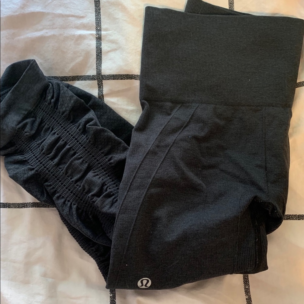 Lululemon cropped leggings!!